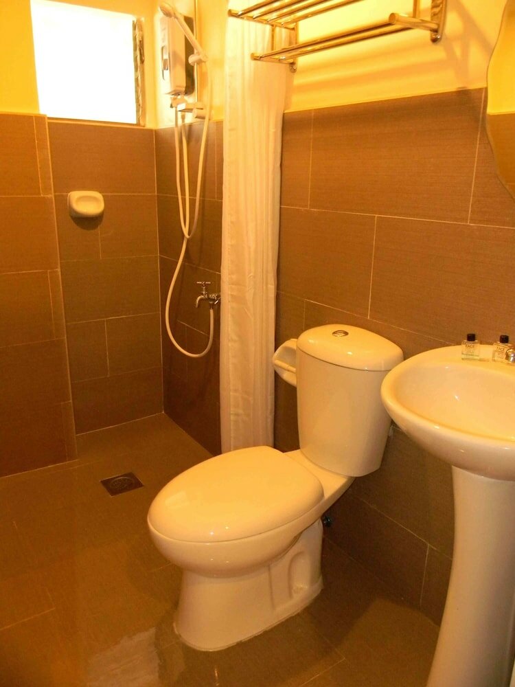 Фото Tr3ats Guest House Bohol - Hostel