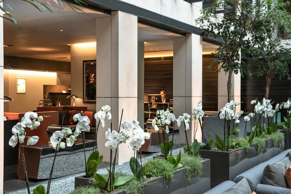 Фото Grosvenor House Suites