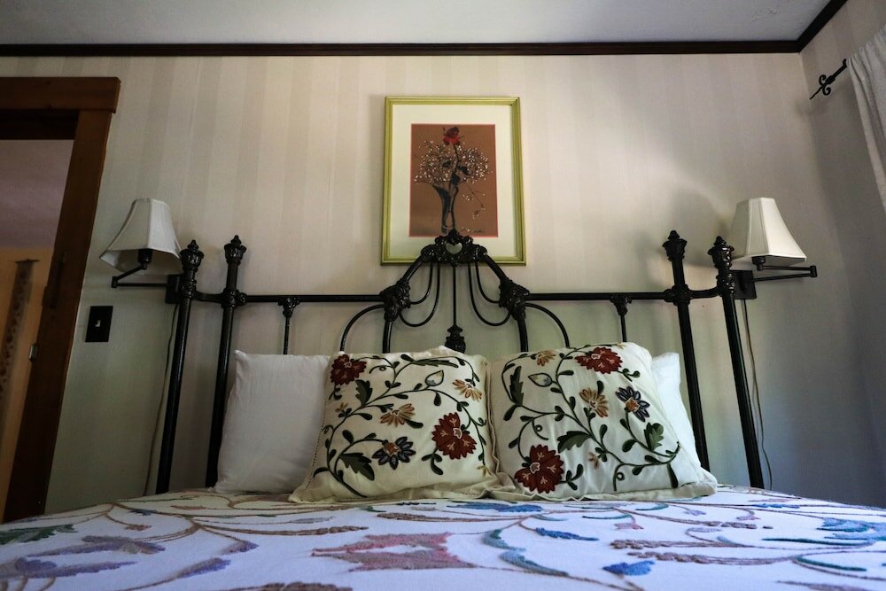 Фото Follansbee Inn