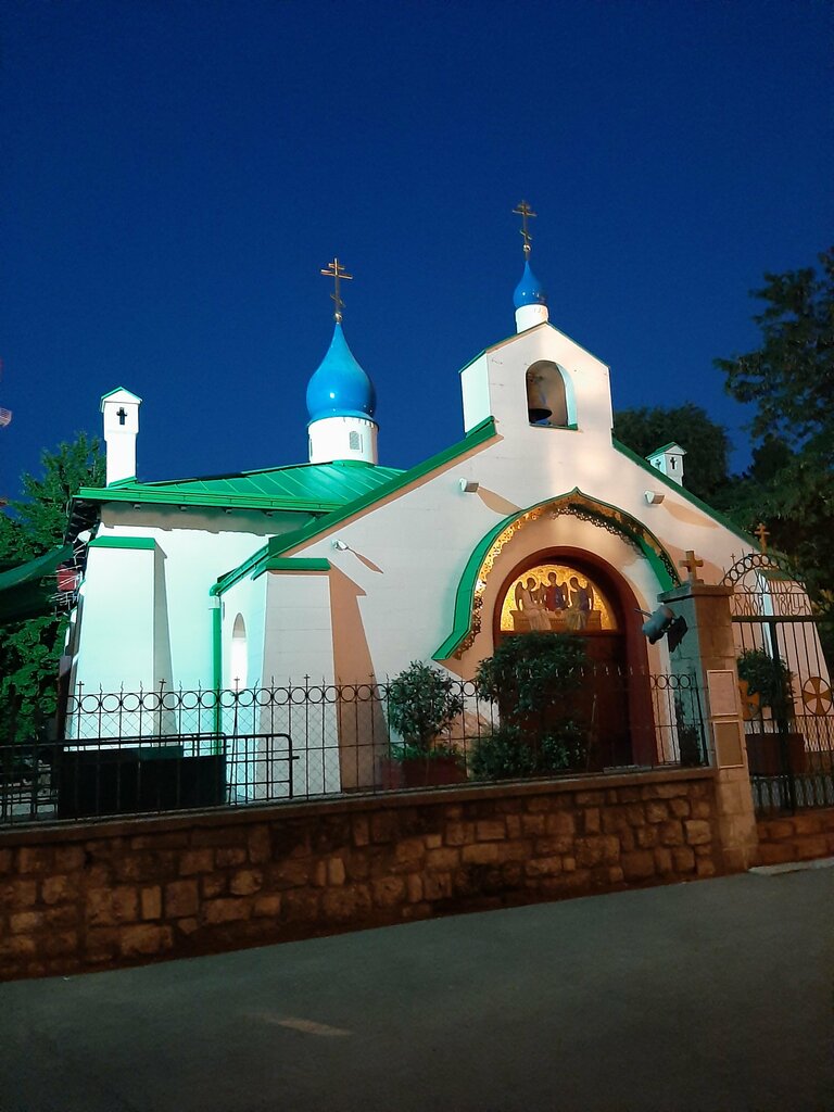 كنيسة أرثوذكسية Ruska pravoslavna crkva Hram Svete Trojice ، بلغراد، صورة