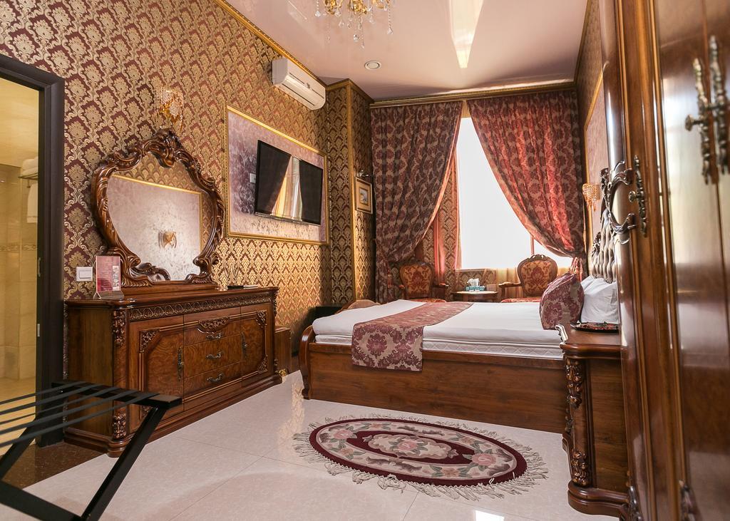 Фото Golden House