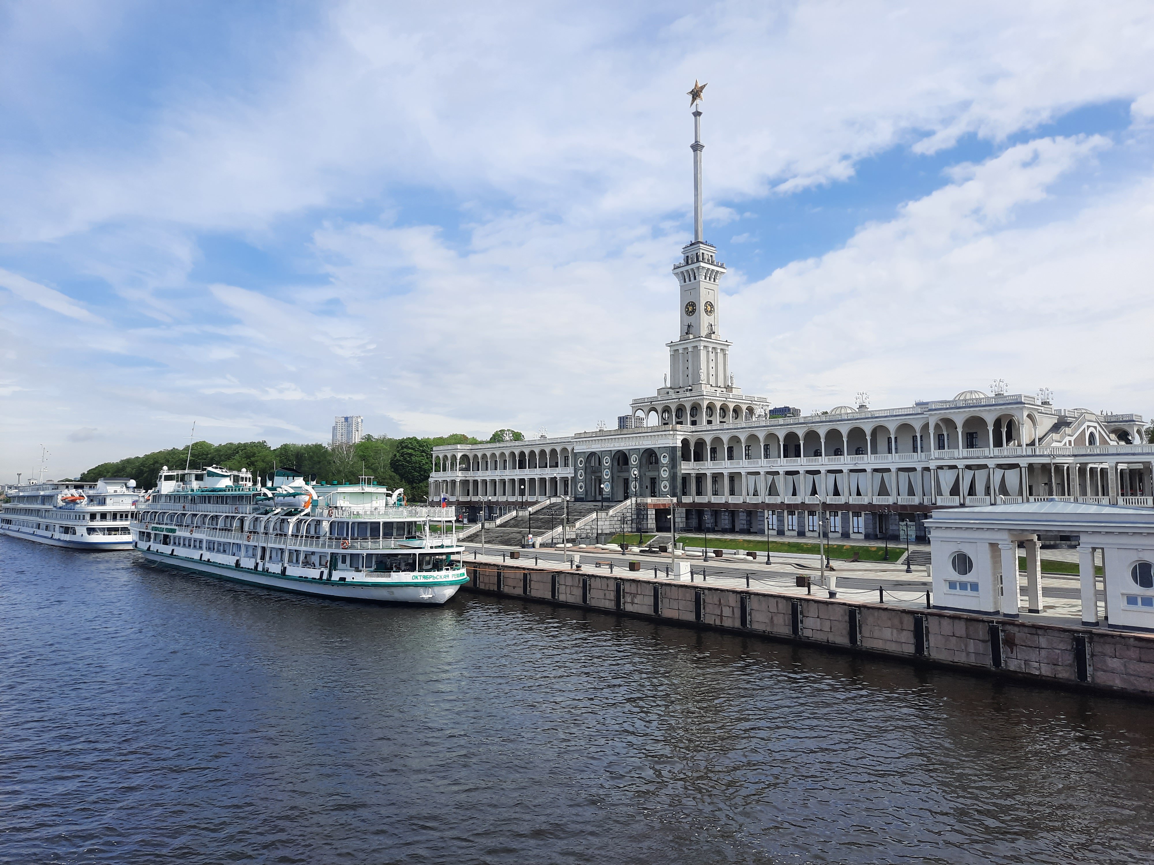 Речные вокзалы Москвы отправили 40 тысяч круизных туристов