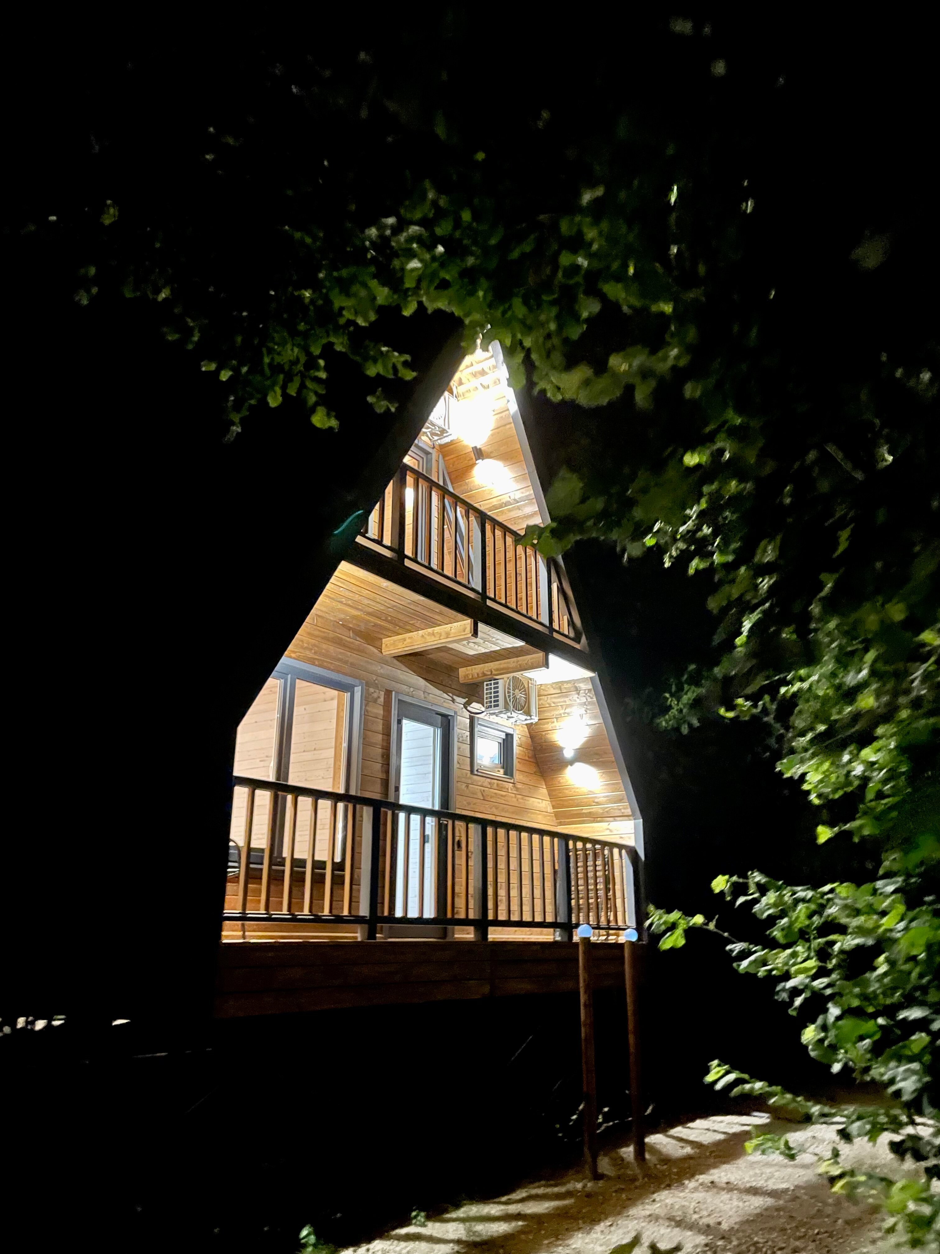 Фото Лео Ленд