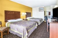 Фото Super 8 by Wyndham Seguin