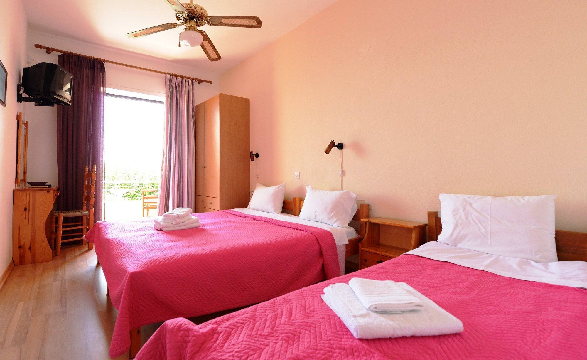 Фото Отель Pharos Rooms