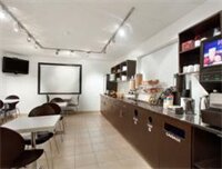 Фото Super 8 by Wyndham Winnipeg East Mb