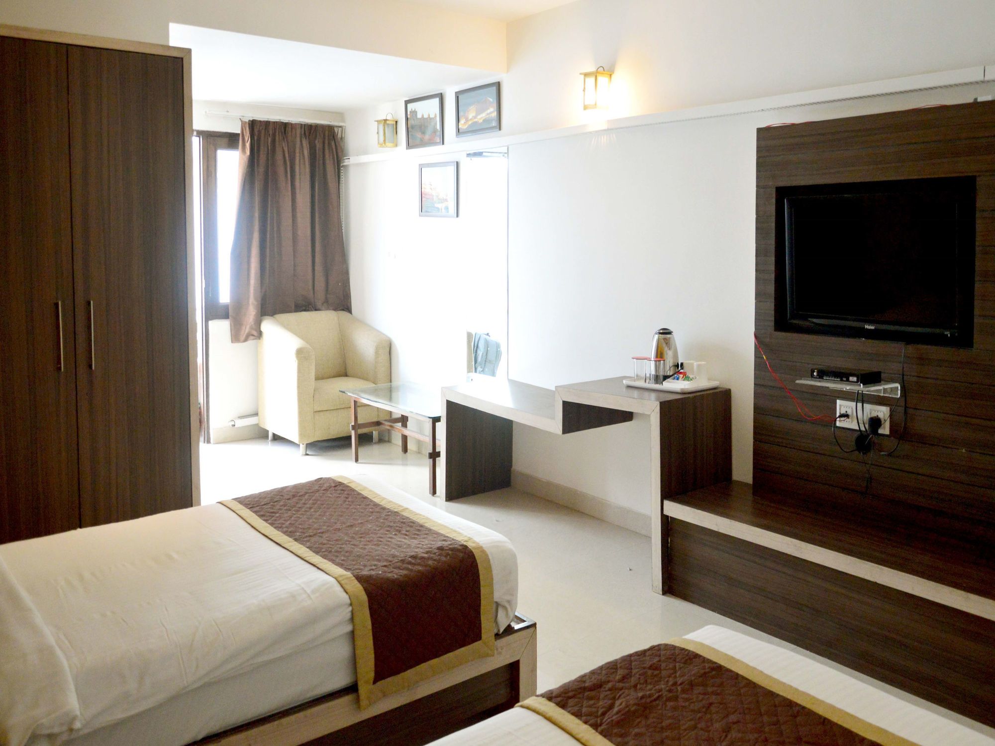 Фото Dodas Palace by ShriGo Hotels