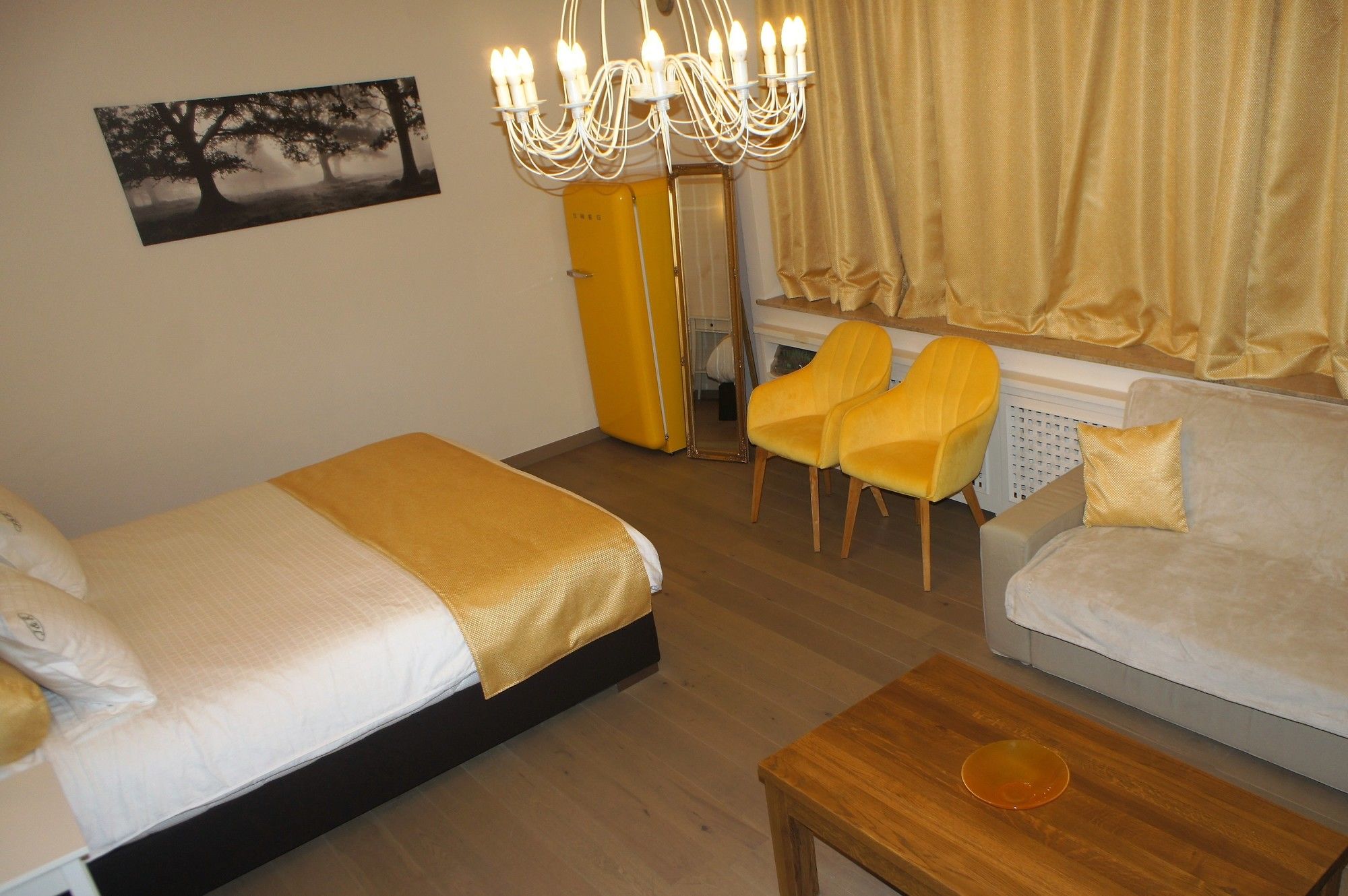 Фото J and R Brussels City Apartment