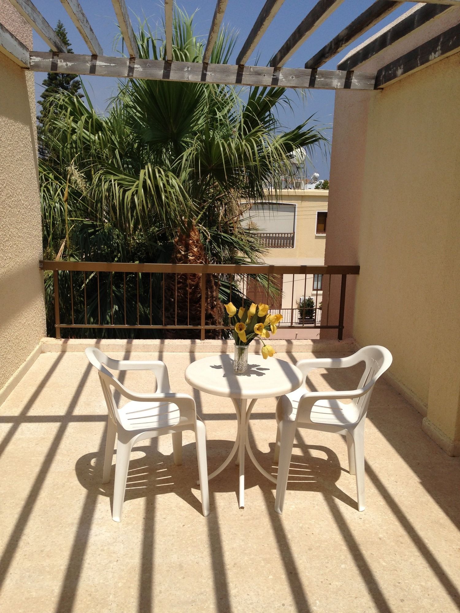 Фото Constantaras Apartments