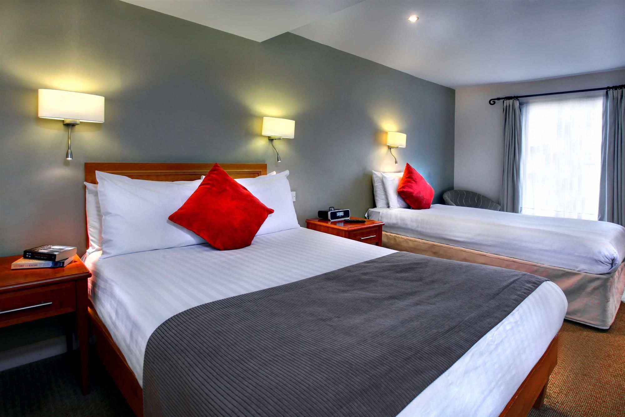 Фото отеля 2