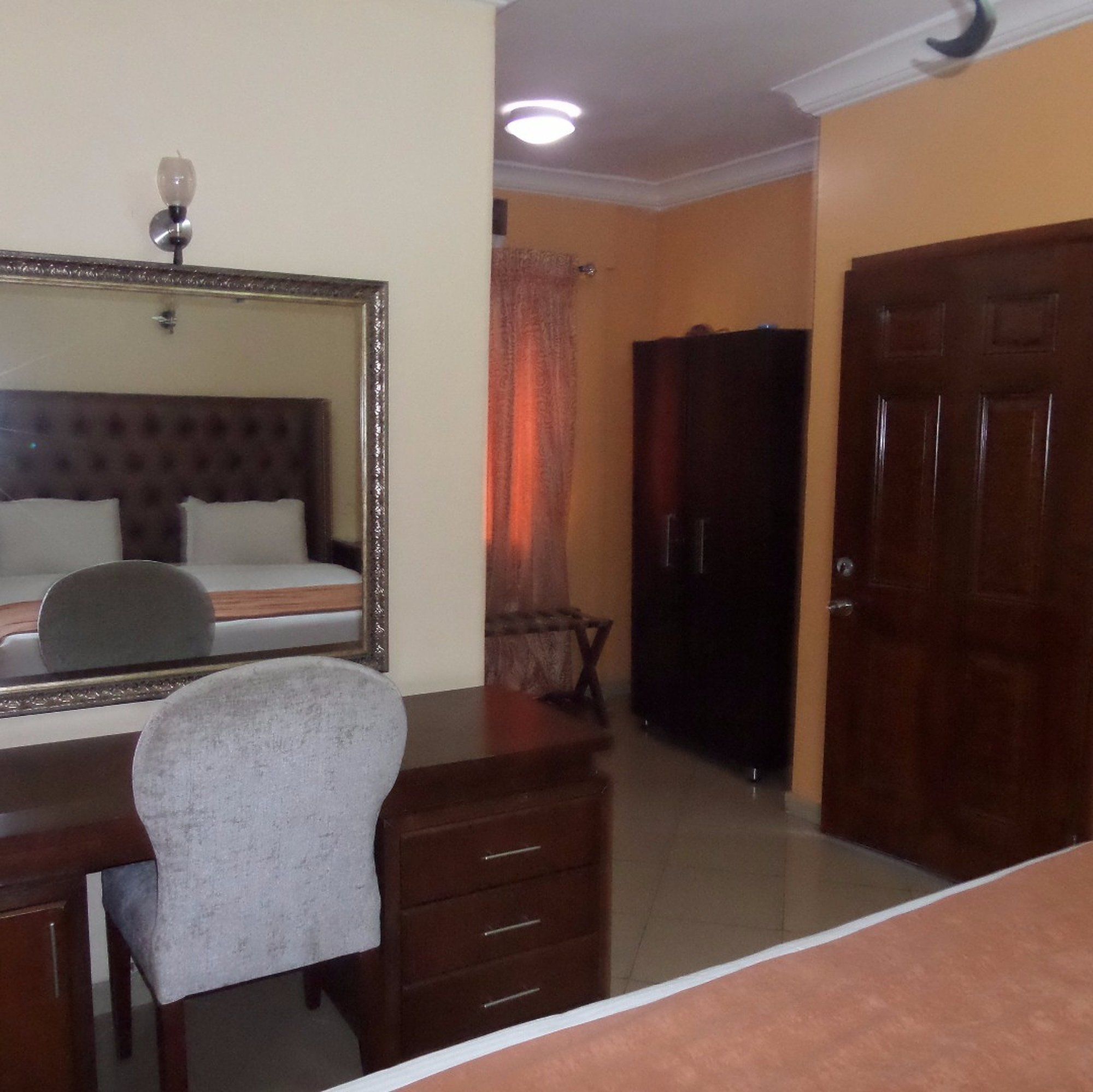 Фото Sugarland Hotel & Suites