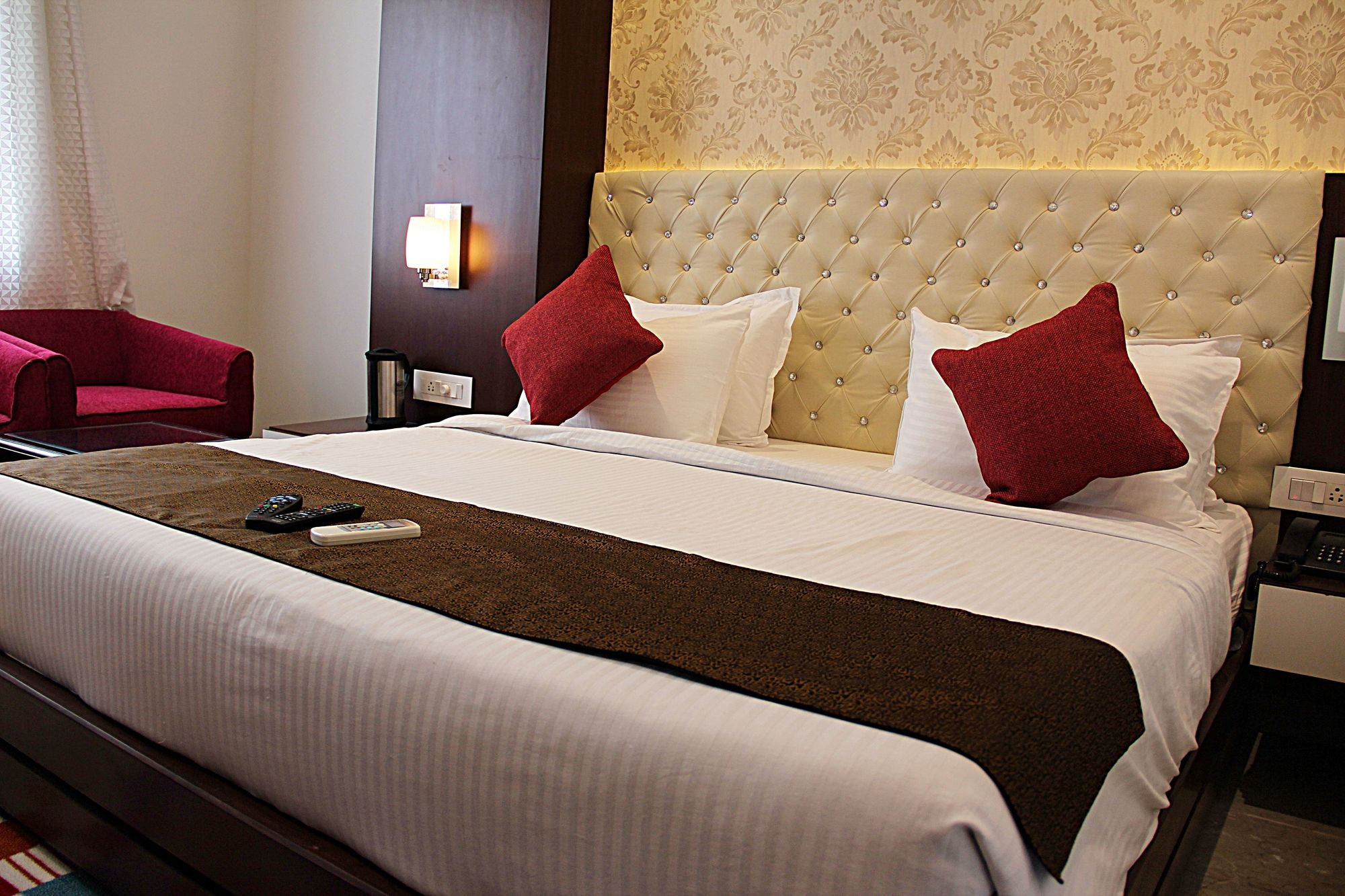 Фото Hotel Taj Heights