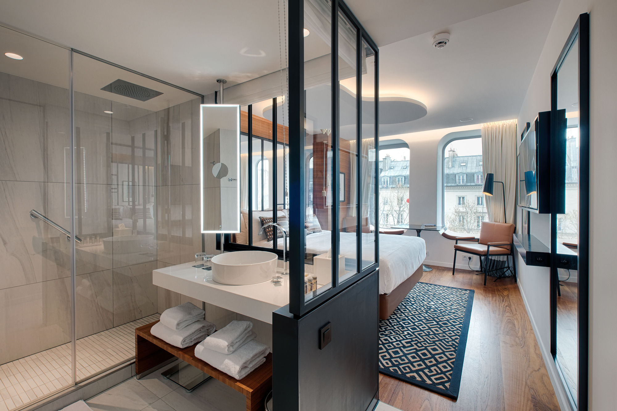 Фото Renaissance Paris Republique Hotel