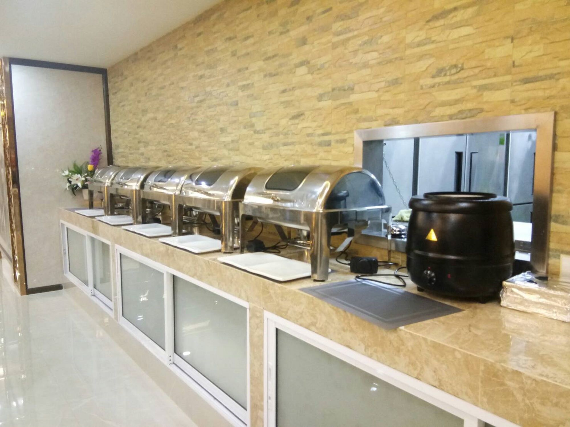 Фото Golden Jomtien Beach Hotel