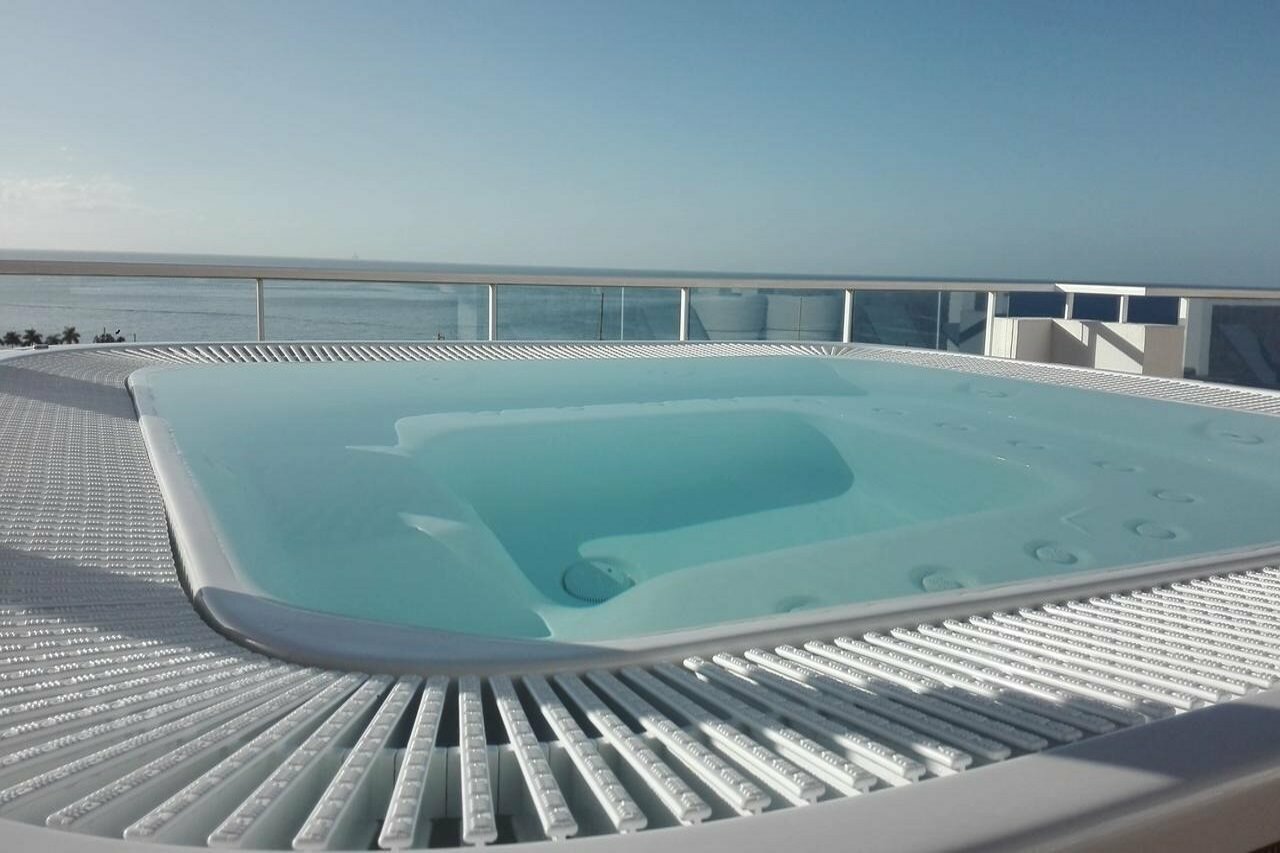 Фото Marina Bayview - Adults Only