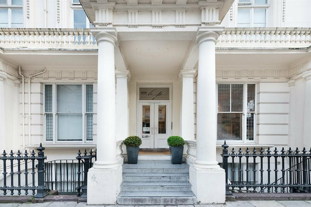 Фото Hyde Park Executive Apartments