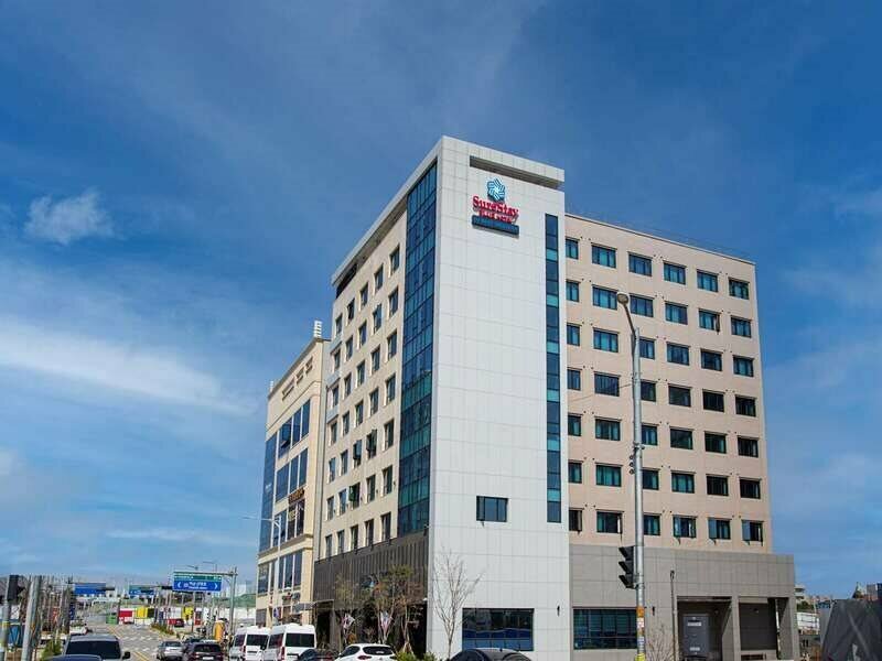 Гостиница SureStay Plus Hotel by Best Western Asan