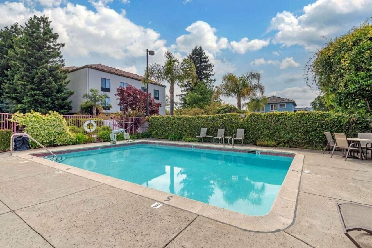 Фото Comfort Inn Redwood City