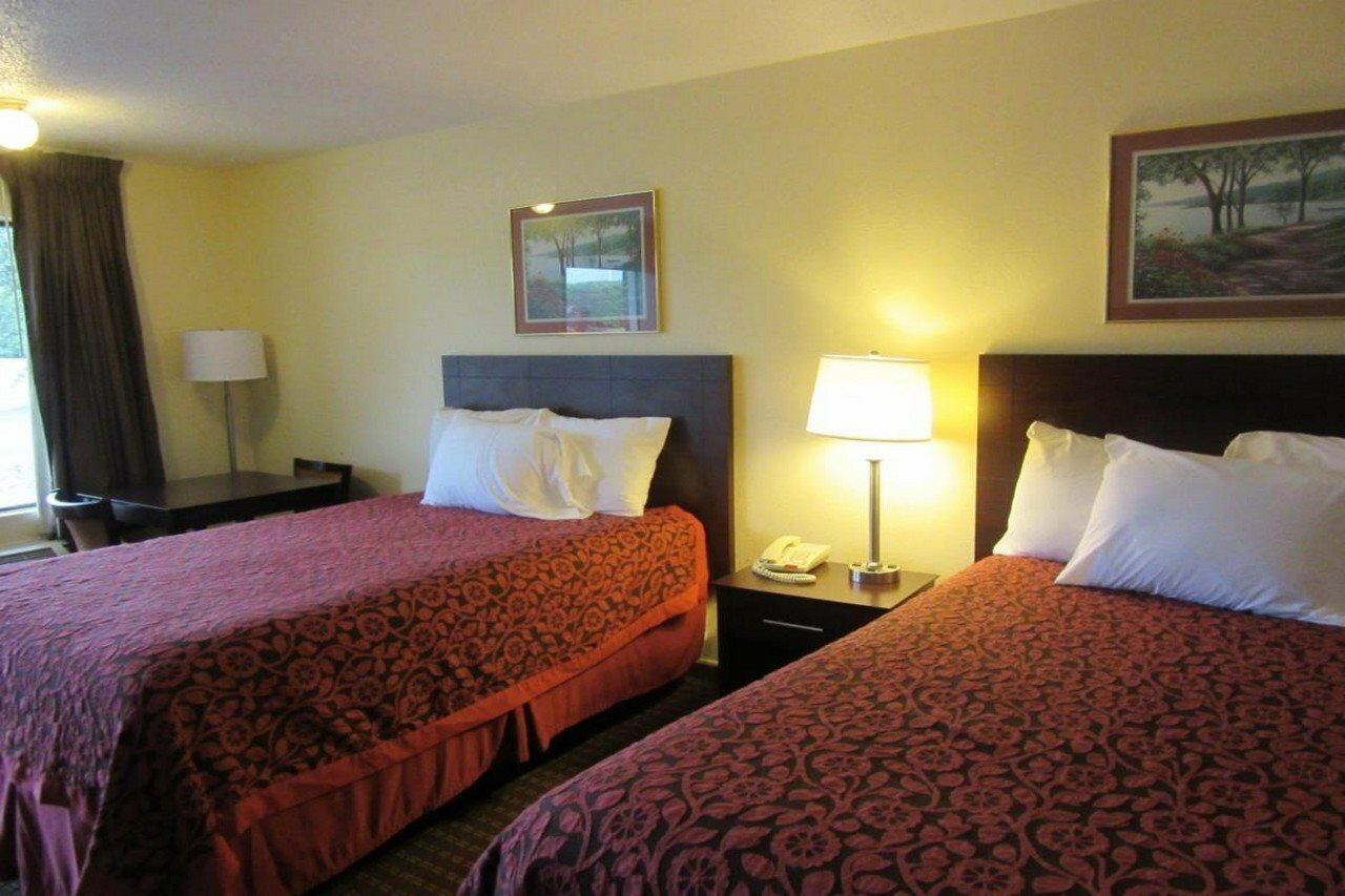 Фото Days Inn by Wyndham Columbia Ne Fort Jackson