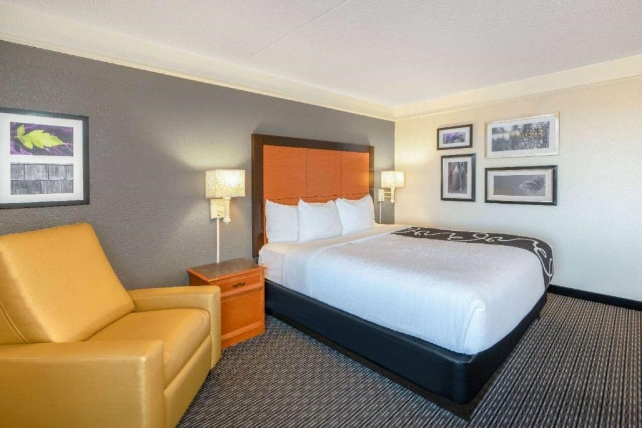 Фото La Quinta Inn & Suites by Wyndham Pueblo