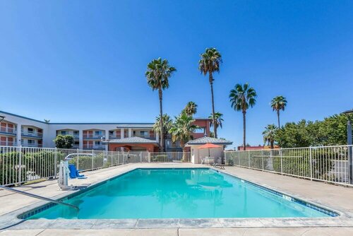 Гостиница Super 8 by Wyndham Bakersfield/Central в Бэйкерсфилде