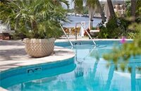 Фото The Pillars Hotel & Club