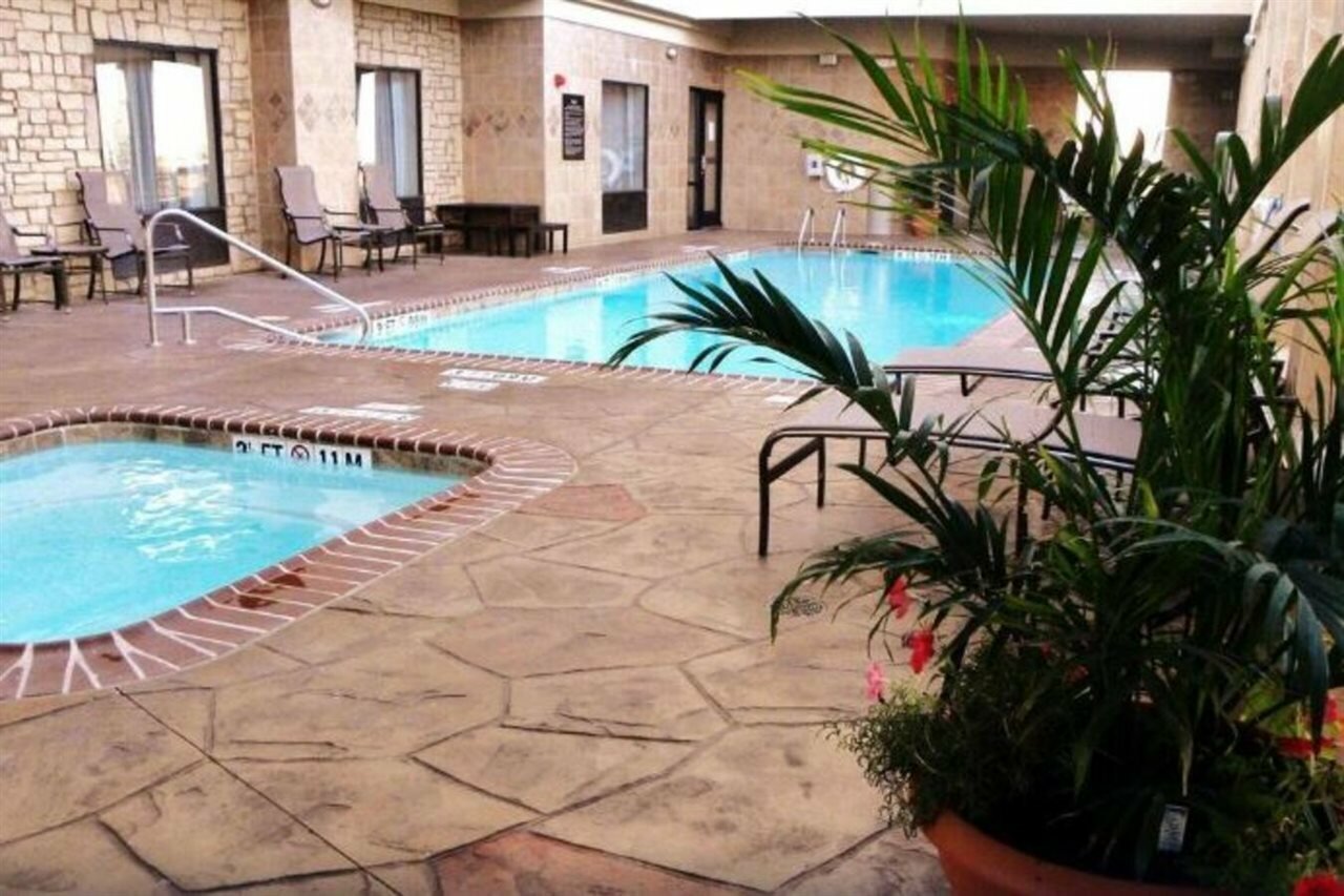 Фото Hampton Inn & Suites Dallas I-30 Cockrell Hill