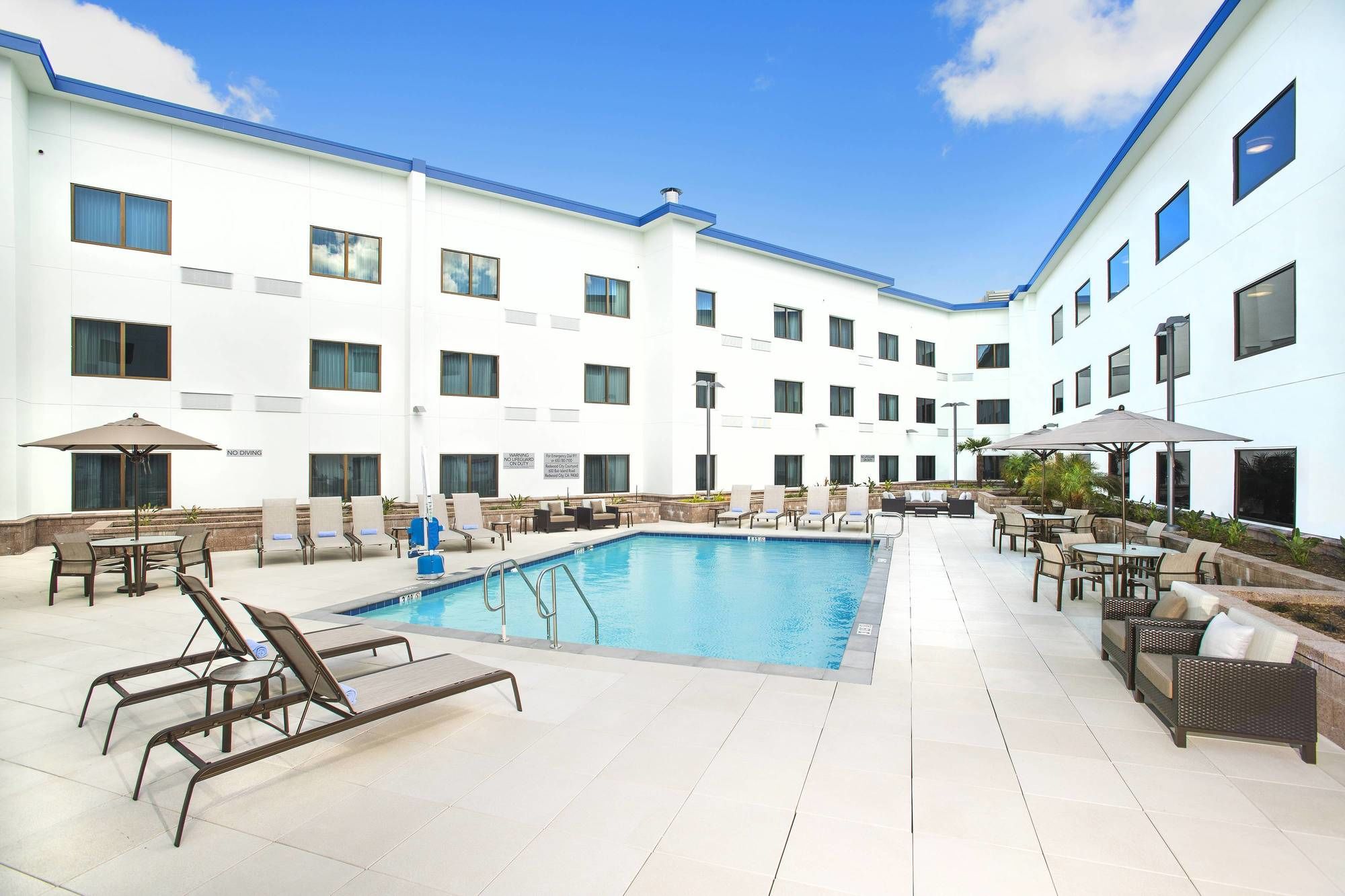 Фото Courtyard by Marriott Redwood City