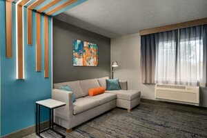 Гостиница La Quinta Inn & Suites by Wyndham Springfield