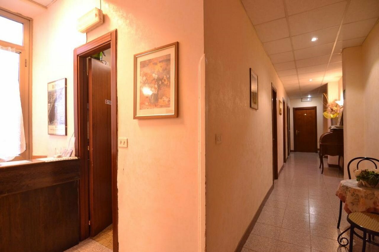 Фото Hotel Capri