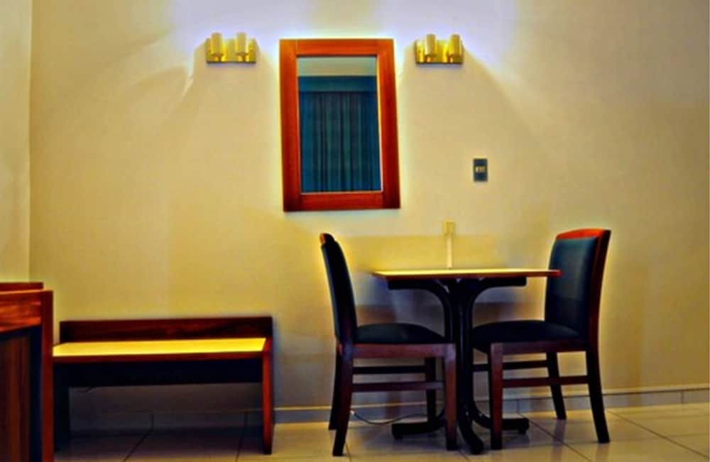 Фото Taj Mahal Continental Hotel