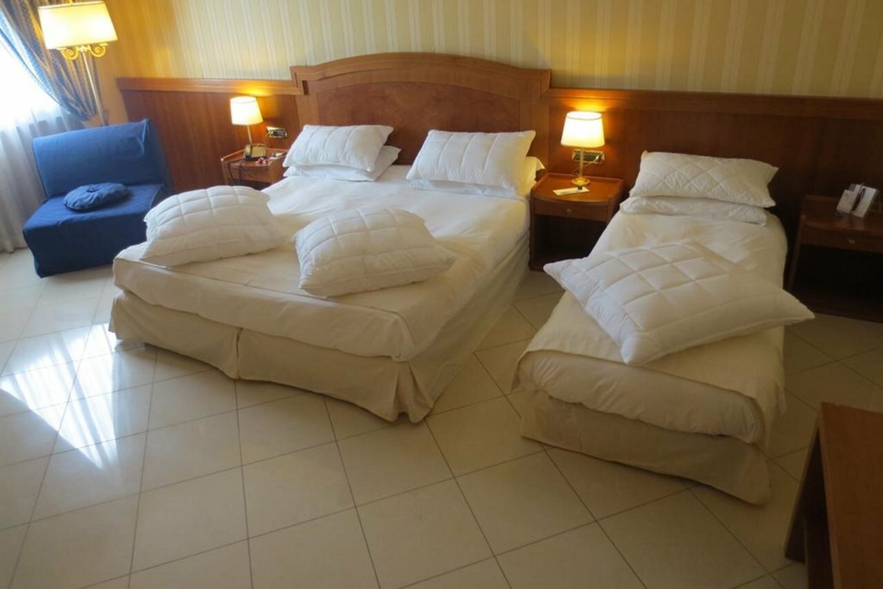 Фото Joyfull Hotel