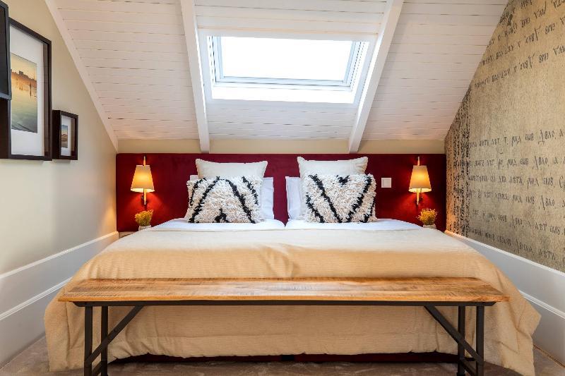 Фото Harbour Inn Design Townhouse