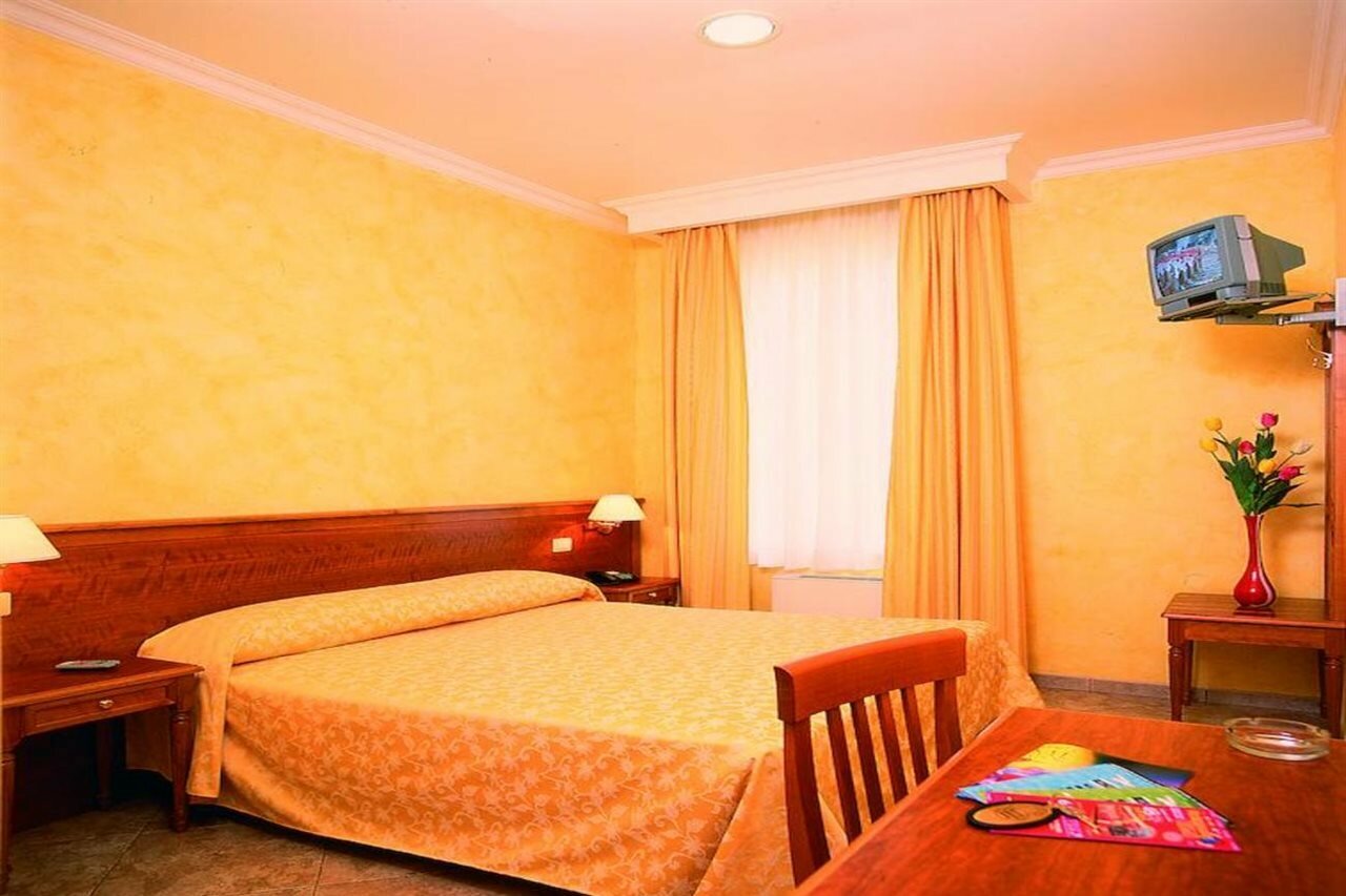 Фото Hotel Kriss