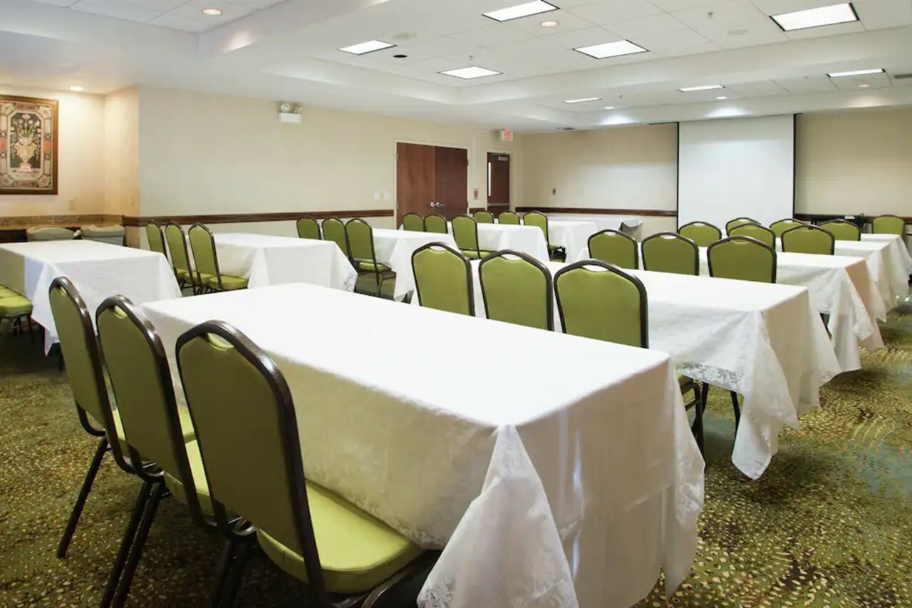 Фото Hampton Inn Linden