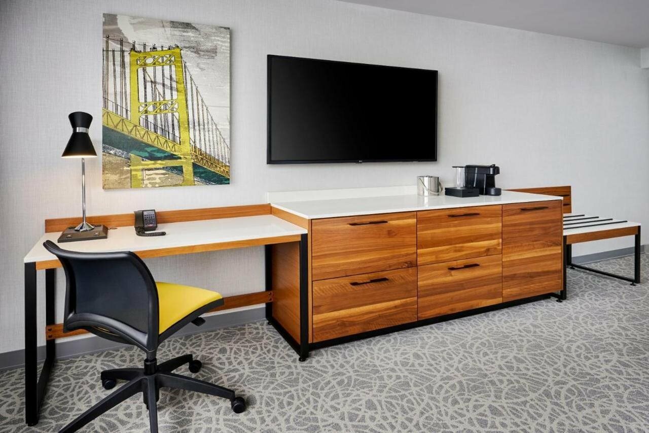 Фото Doubletree by Hilton Windsor