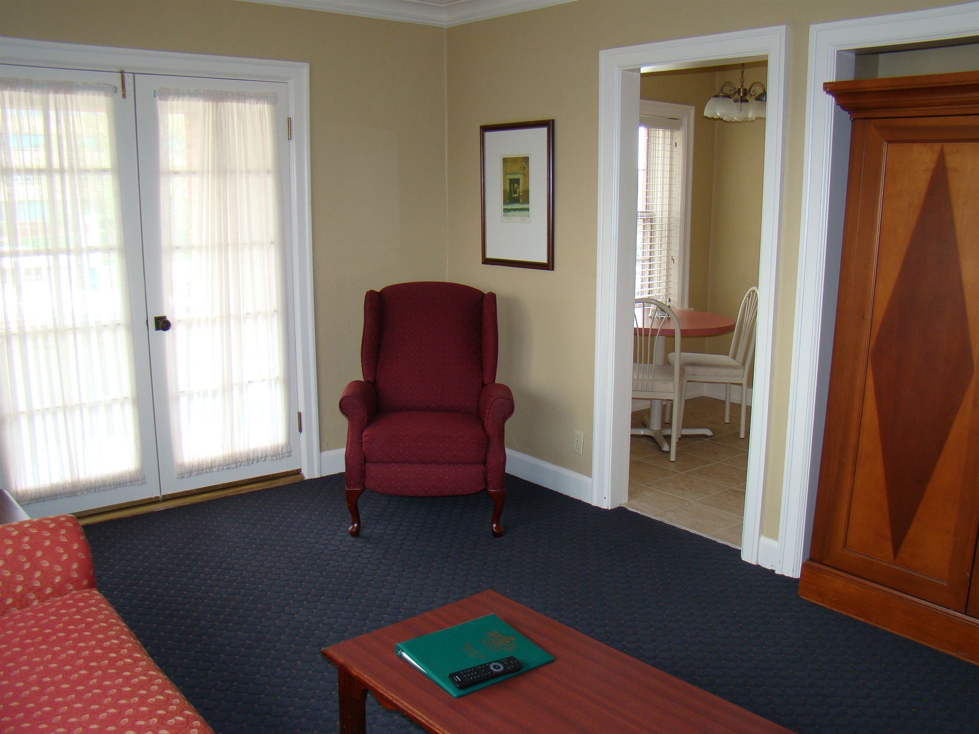 Фото Senate Luxury Suites