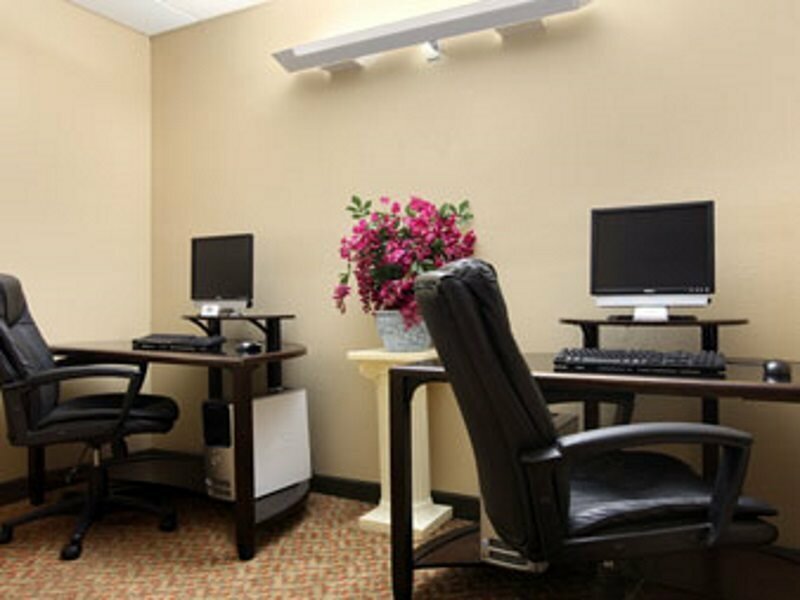 Фото Days Inn & Suites by Wyndham Lakeland