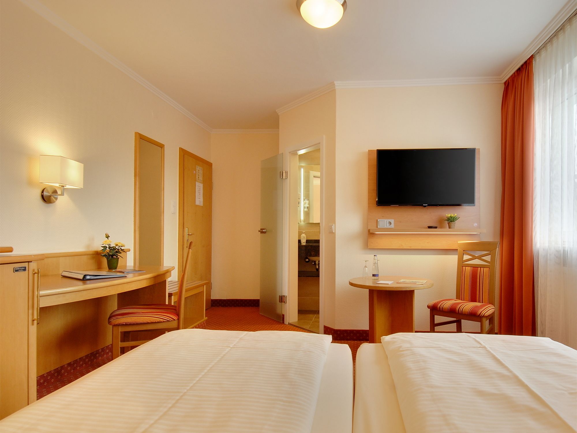 Фото Hotel Kriemhild am Hirschgarten