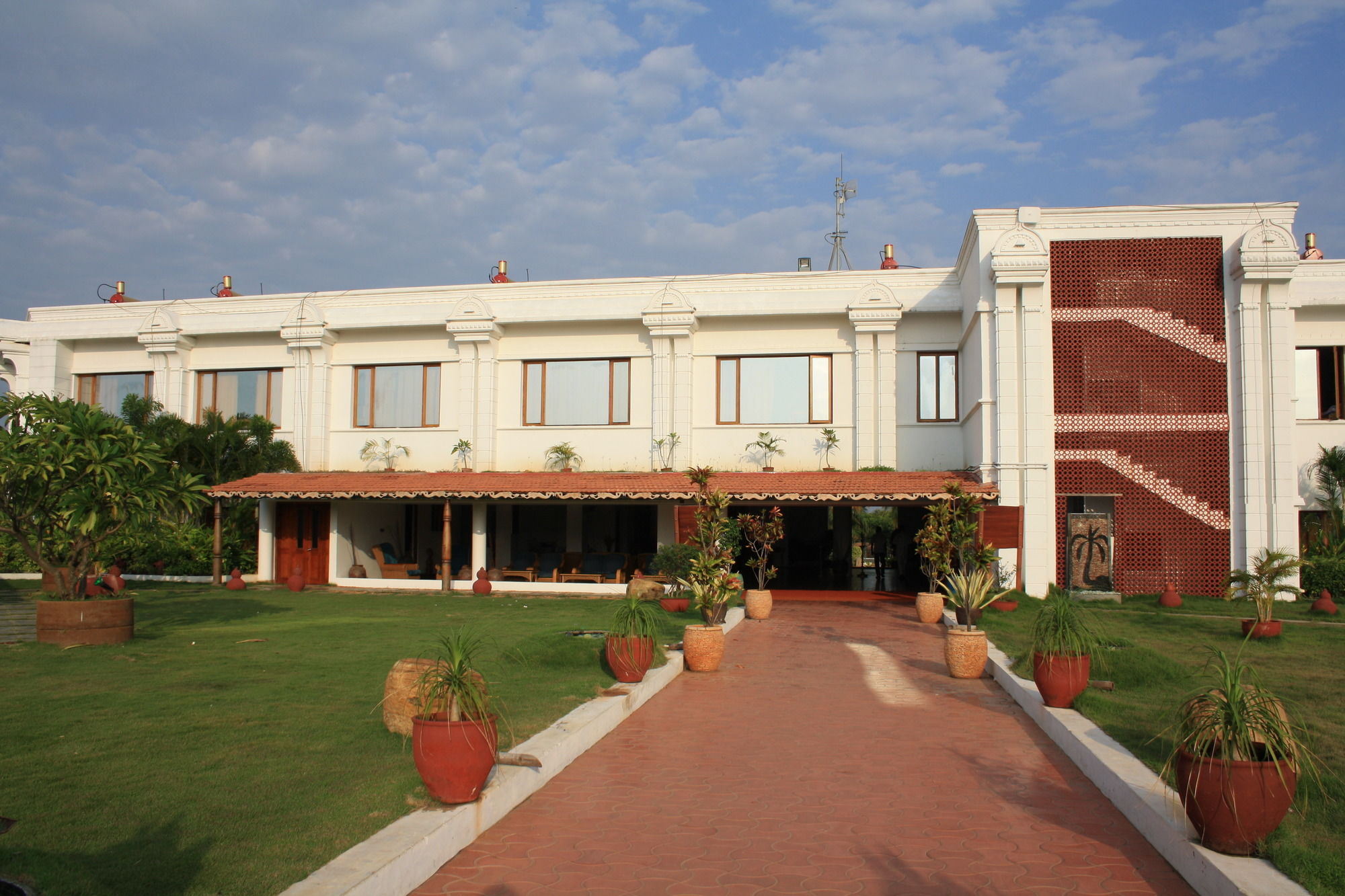 Фото Chariot Beach Resort