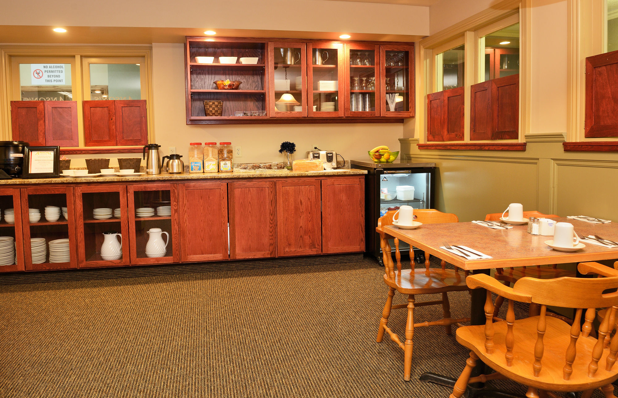 Фото Slemon Park Hotel & Conference Centre