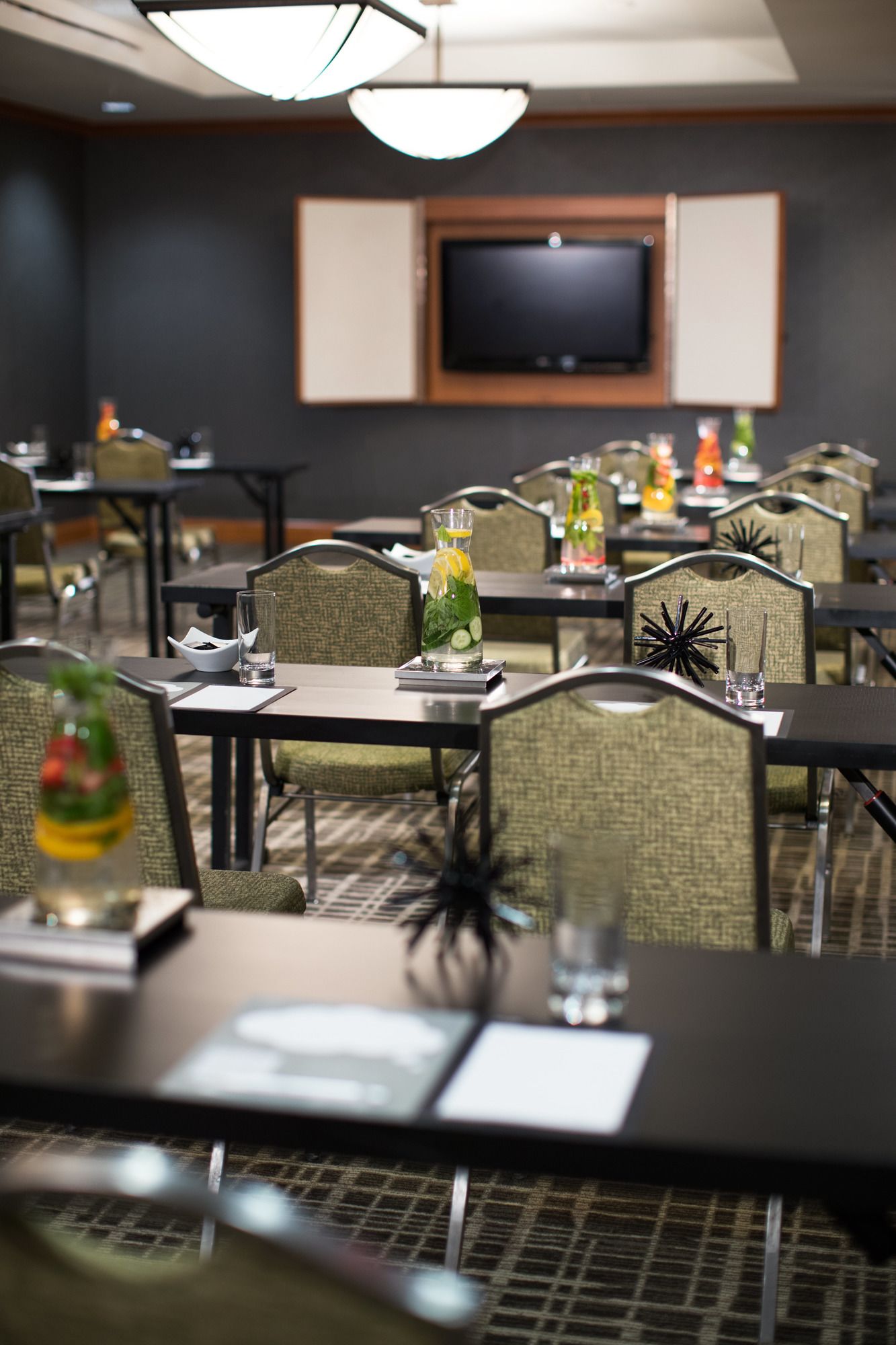 Фото Renaissance Raleigh North Hills Hotel