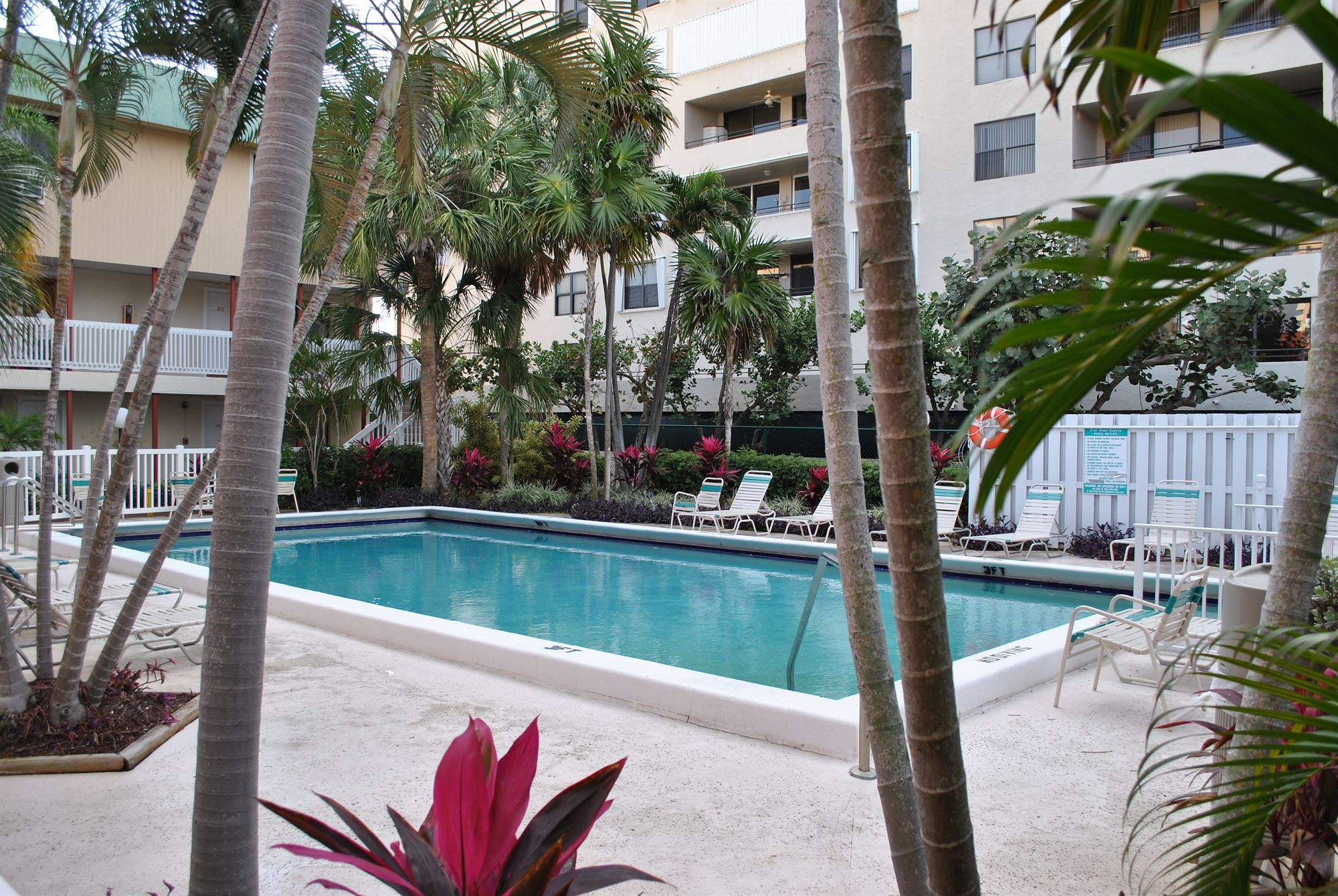 Фото La Costa Beach Club by Capital Vacations