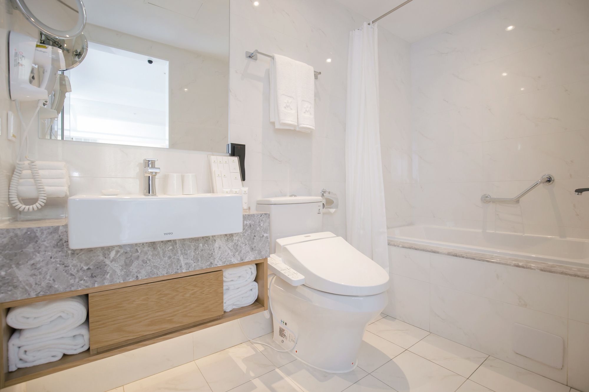 Фото The Carlton