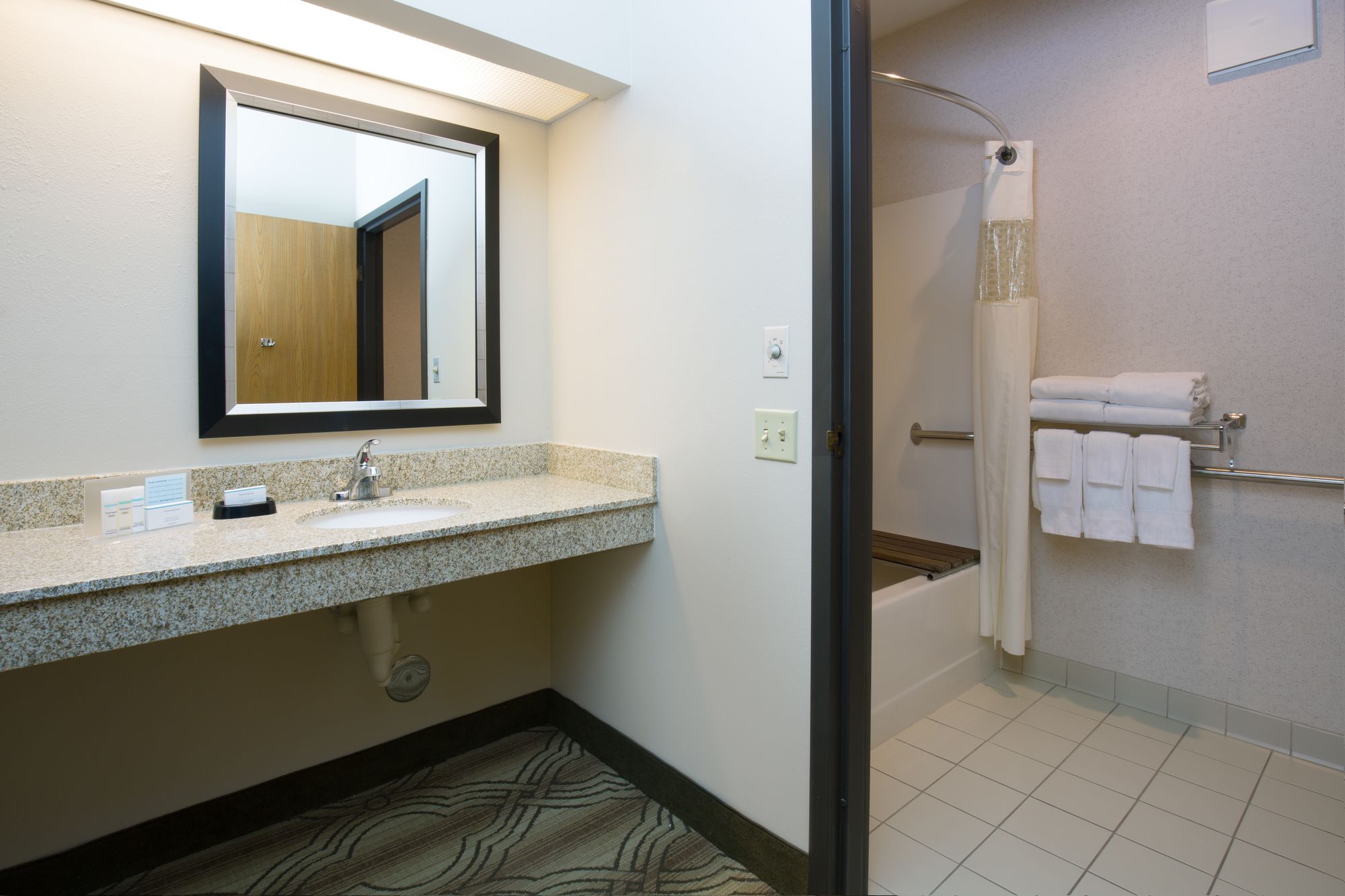 Фото Hampton Inn & Suites Ft. Wayne-North