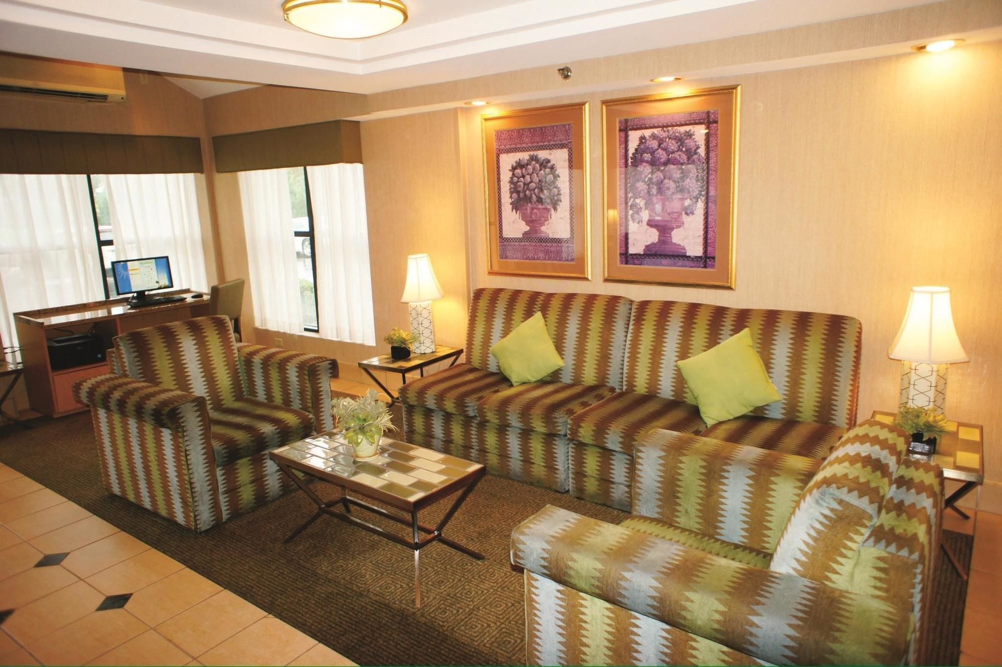 Фото La Quinta Inn & Suites by Wyndham Baltimore N White Marsh