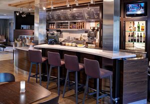 Гостиница Courtyard by Marriott Des Moines West Clive