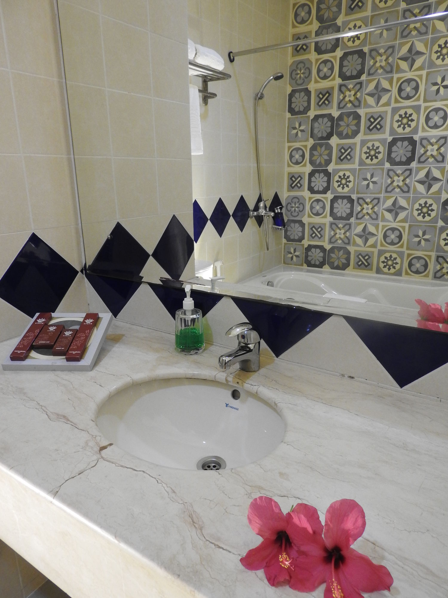 Фото Crown Vista Hotel