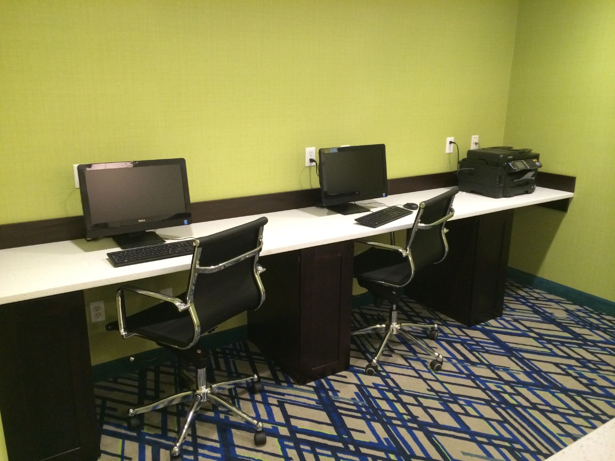 Фото Holiday Inn Express & Suites West Ocean City, an Ihg Hotel