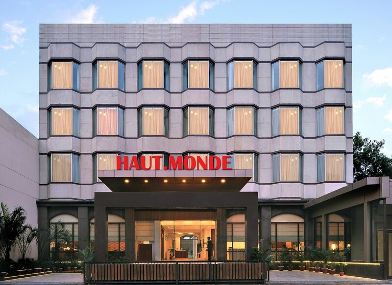 Гостиница Hotel Haut Monde в Гургаоне